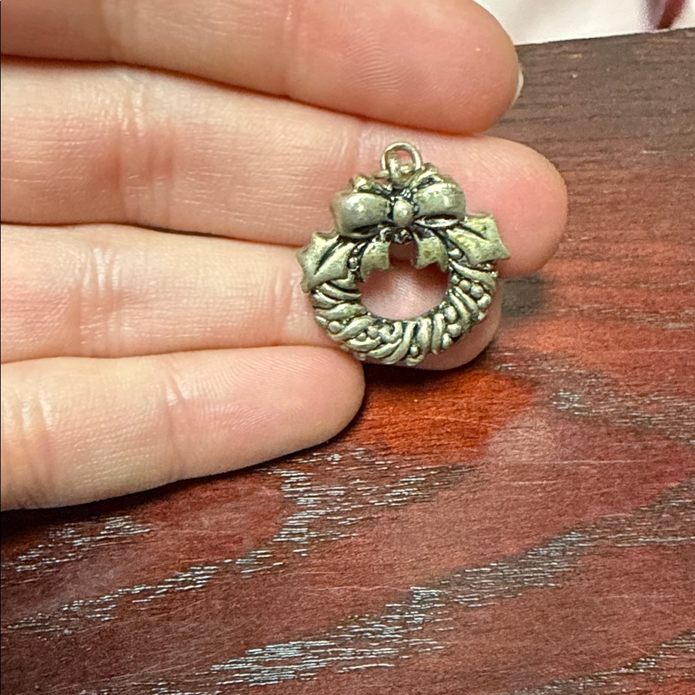 Elegant Wreath Pendant